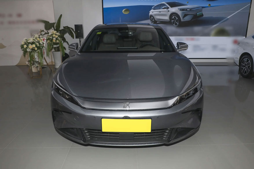 比亚迪汉EV2025评测：王朝旗舰再进化，30万级纯电轿跑的“全能新标杆”
